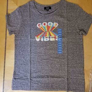 NWT! Modern Canvas Gray Good Vibes Tee L